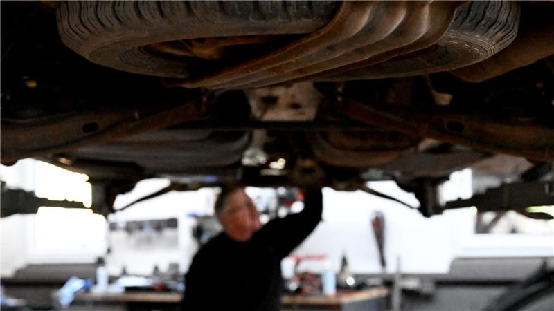 Die IG Metall wollte mehr Anerkennung und Entlastung für Beschäftigte in Autohäusern und Werkstätten – beides habe man erreicht, heißt es von der Gewerkschaft. (Symbolbild)