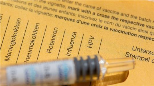 Die Impfung gegen Meningokokken der vier Untergruppen ist mit einer Kombi-Dosis möglich. (Symbolbild) 