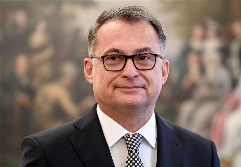 Nagel: Inflation im Euroraum weiterhin zu hoch «Die Inflation erweist sich als hartnäckiger, als viele dachten. Nun muss sich die Geldpolitik als hartnäckiger und konsequenter erweisen, als viele erwartet hätten», sagt der Bundesbank-Präsident.