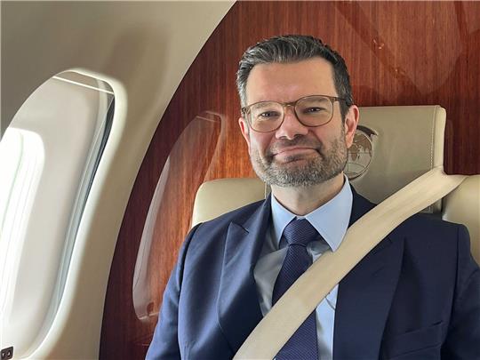 Die Innenminister von Bund und Ländern wollen härtere Strafen für Angriffe auf Politiker prüfen - Bundesjustizminister Marco Buschmann ist skeptisch.