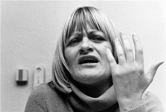 Die Journalistin, Autorin und Feministin Alice Schwarzer, aufgenommen 1975 in Bonn. Foto: Egon Steiner/DPA