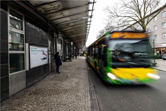 Die Jugendlichen waren laut Polizei am 10. Februar in Oberhausen zunächst in einem Bus aneinandergeraten - dann eskalierte der Streit (Symbolbild).