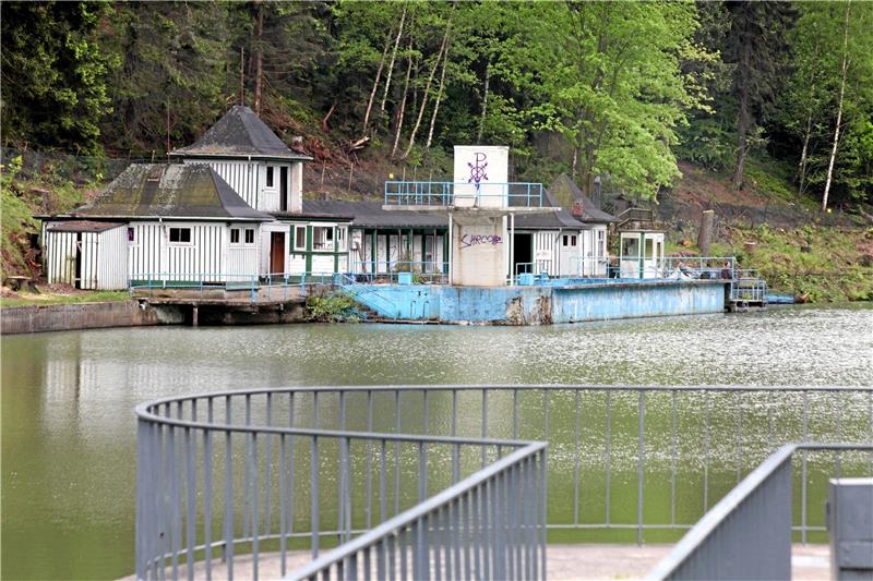 Die Jugendstil-Bauten des Waldseebads Herzberger Teich standen unter Denkmalschutz – 2013 brannten sie jedoch bei einem Feuer ab.  Archivfoto: Schenk