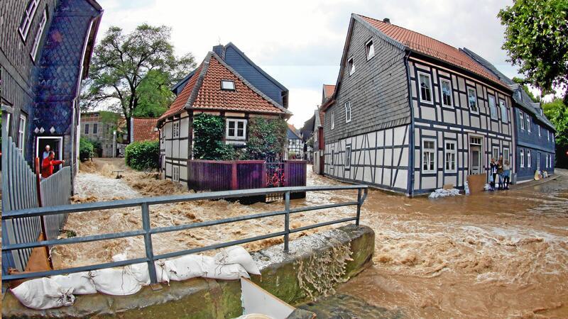Hochwasserschutz in Goslar: Jetzt soll doch ein neuer Tunnel her Die Juli-Flut aus dem Jahr 2017 hat in der Goslarer Altstadt große Schäden hinterlassen. Um solche Bilder in Zukunft zu vermeiden, werden und wurden verschiedene Schutzmaßnahmen ergriffen.