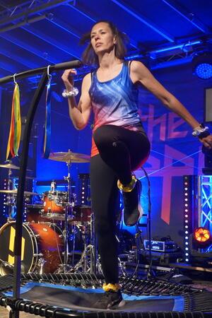 So fröhlich begrüßen die Bad Harzburger den Wonnemonat Mai Die Jumping-Rockets der TSG legensich ins Zeug.