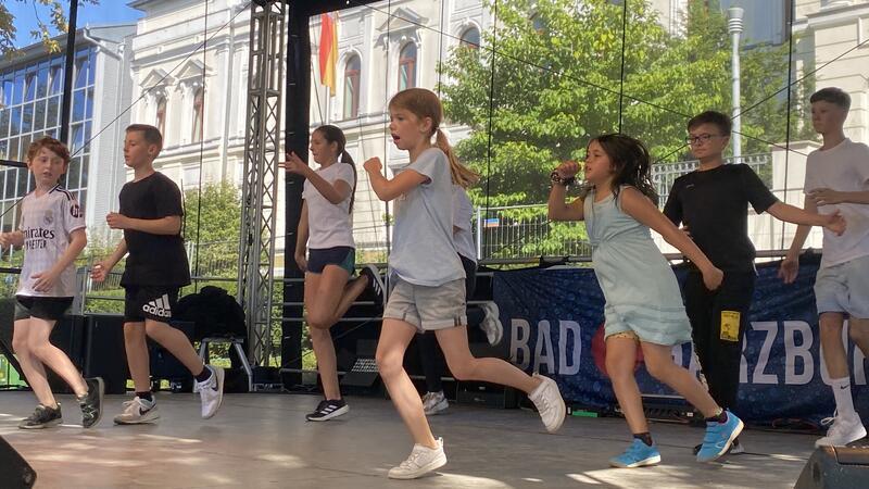 Party, Tanz, Gesang – zwei Tage Programm im Harzburger Badepark Die Jumpinos von der Tanzschule Karen Sander haben am Samstag ihren ersten öffentlichen Auftritt.