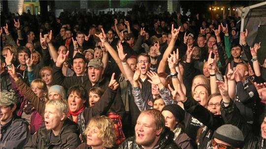 Die Junge Bühne ist ein Publikumsmagnet beim Altstadtfest. Tausende Musikfans sind alljährlich dabei.