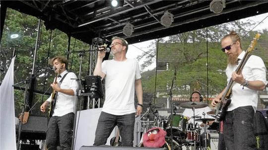 Die „Junge Bühne“ oberhalb des Badeparks (hier ein Bild der Band Stiffler‘s Dad aus dem Jahr 2022) soll am Lichterfestsonntag ein besonderes Programm bieten.