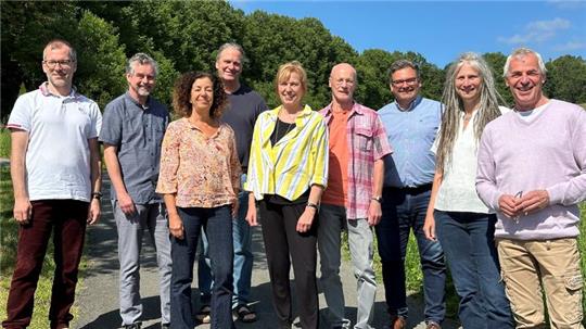 Die Jury wählt am Dienstag gemeinsam die besten der 477 Einsendungen aus (von links): Martin Baumgartner, Thomas Velte, Schirin Fatemi, Detlef Kiep, Sigrid Nienstedt, Klaus Müller, Wolfgang Langer, Dr. Viktoria Röntgen und Jens Kilian.