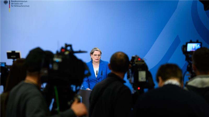 Gegen Hass und Demütigung im Netz: Neues Gesetz soll helfen Die Justizministerin stellte ihren Entwurf am Freitag vor.