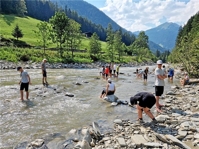 Die KFS-Teilnehmer machen das Beste aus ihrer Situation und genießen das gute Wetter.  Fotos: Privat