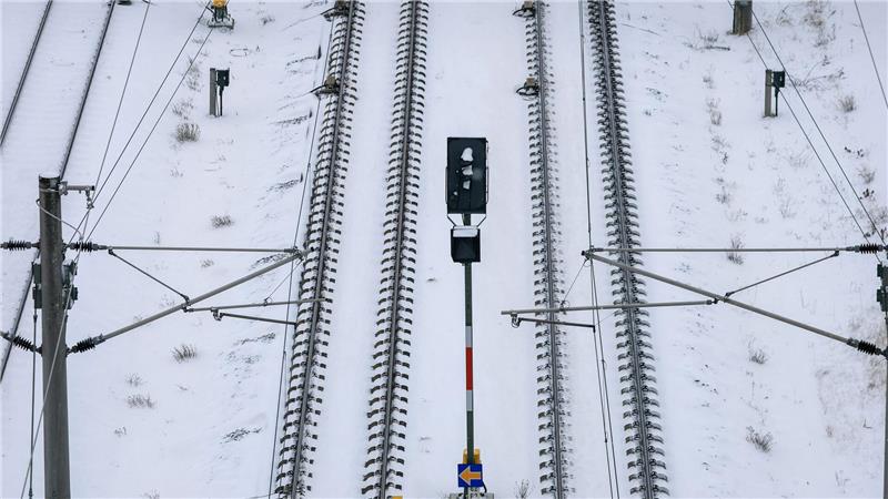 Brrrrrr! Warum es gerade so kalt ist Die Kältewelle lässt viele Züge still stehen.