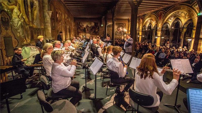 Von Telemann bis Lady Gaga: Melodische Vielfalt in der Kaiserpfalz Die Kaiserpfalz bietet jedes Jahr einen feierlichen Rahmen für die Aufführungen der Kreismusikschule.