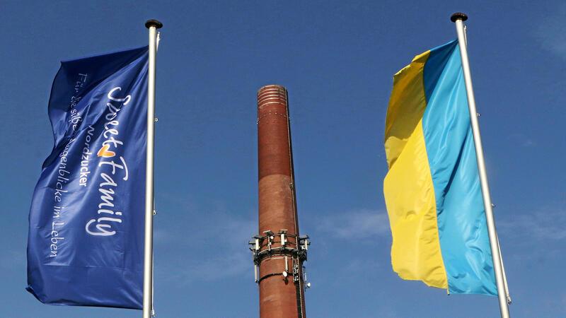 Kurz nach dem Kampagnestart: Schladener Zuckerfabrik steht still Die Kampagne müsste eigentlich laufen, aber aus dem Schornstein quillt kein Dampf: Schladens Zuckerfabrik steht still.