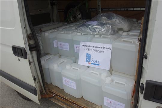 Die Kanister sind mit Chemikalien, die auch für die Herstellung von Drogen verwendet werden, gefüllt. Foto: Hauptzollamt Braunschweig