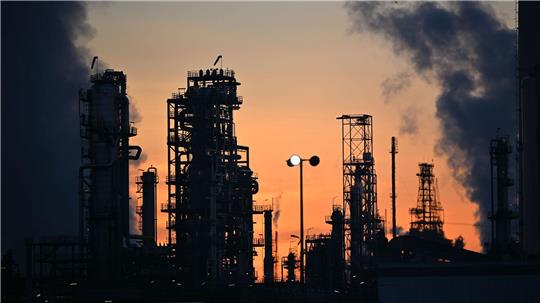 Die Kapazitäten der europäischen Raffinerien sollen voll genutzt werden, schreibt die EU-Kommission. (Symbolbild)