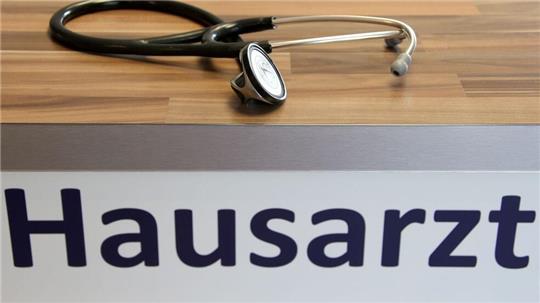 Die Kassenärztliche Vereinigung Niedersachsen warnt: Landesweit fehlen 549 Hausärzte. (Symbolbild)