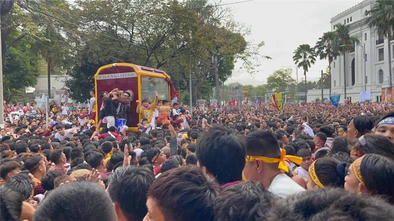 Die Katholiken auf den Philippinen sagen dem Schwarzen Nazarener heilende Kräfte nach. (Foto aktuell)