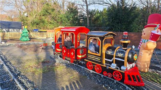 Die Kindereisenbahn war die große Attraktion beim Weihnachtsmarkt.