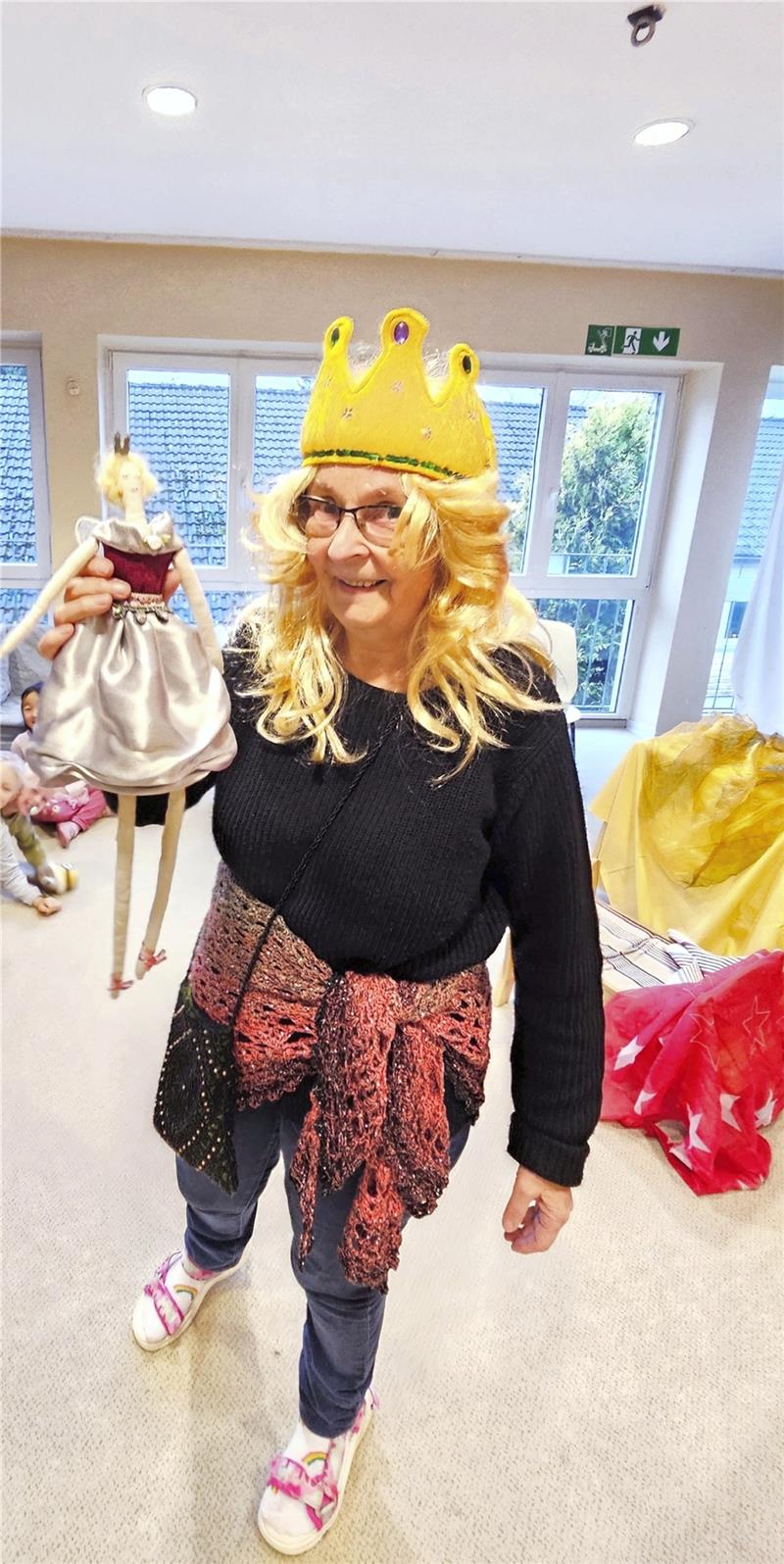 Die Kita-Leiterin als Fee und Königin. Foto: Weiss