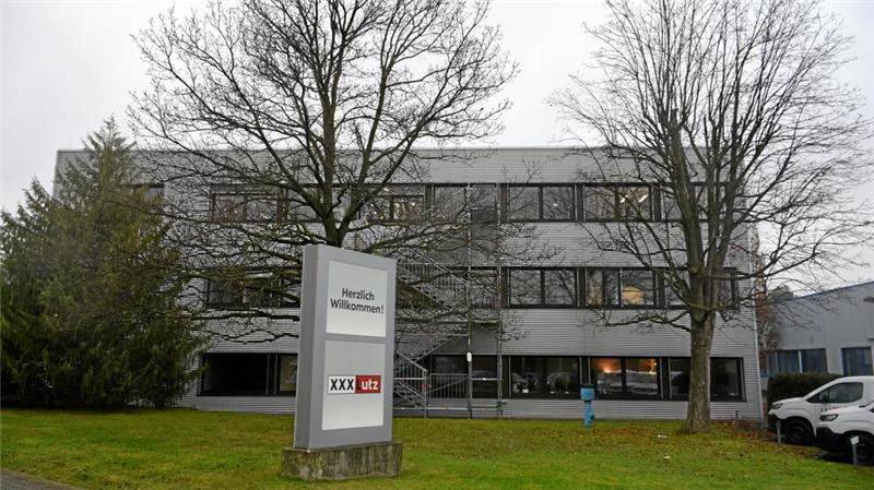 Eine ganze Büroetage für die Kinder von St. Benno Die Kita St. Benno ist im Übergangsquartier bei XXXLutz und profitiert von den großen Fensterflächen. Vor dem Gebäude wurde eigens eine Fluchttreppe installiert.