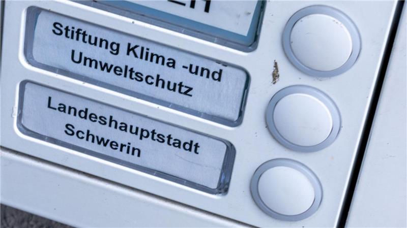Ex-Kanzler Schröder findet Nord Stream 2 immer noch richtig Die Klimaschutzstiftung MV wurde vornehmlich gegründet, um den Bau der Erdgasleitung Nord Stream 2 zu beenden, nachdem die USA beteiligten Firmen mit Sanktionen gedroht hatten. (Archivbild)