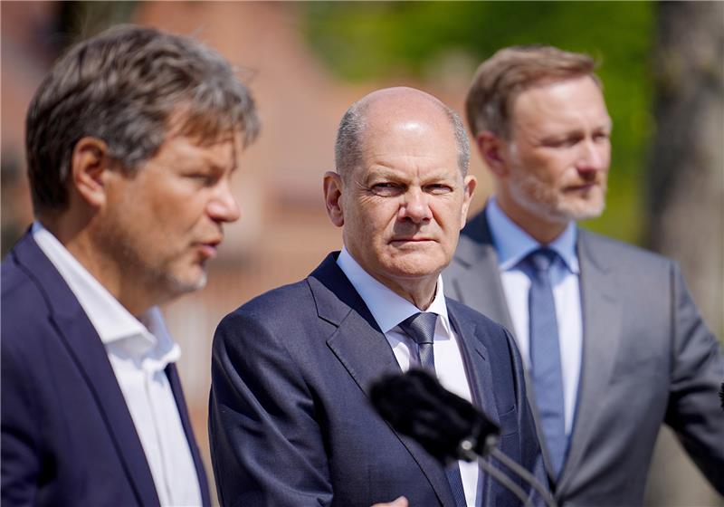 Der Ampel steht ein heißer Herbst bevor Die Koalition muss Antworten auf viele Probleme geben: VizekanzlerRobert Habeck (Grüne), Bundeskanzler Olaf Scholz (SPD) und Finanzminister Christian Lindner (FDP, v.l.). Foto: dpa