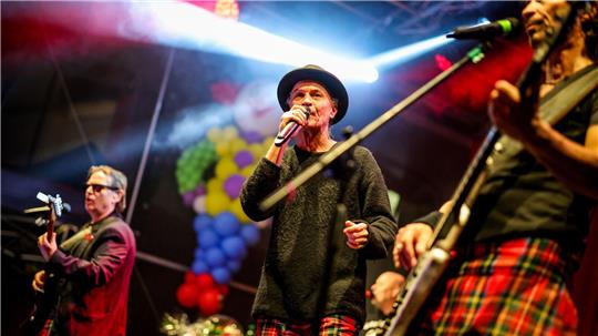 Die Kölner Band Brings sorgt selbst in Düsseldorf für Stimmung. (Archivbild)