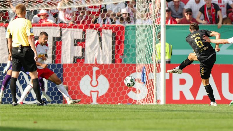 Die Kölner konnten in Regensburg erst spät jubeln.