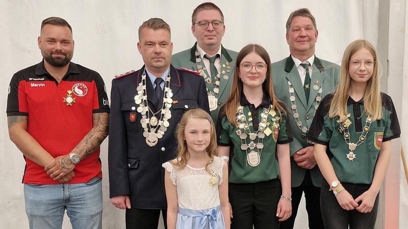 Lengder Schützen präsentieren ihr neues Königshaus Die Könige 2024 des Schützenvereins Lengde.