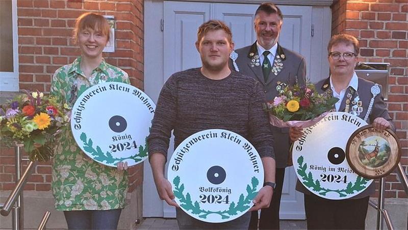 Froschkönige und Tippelbrüder in Klein Mahner Die Könige aus Klein Mahner auf einen Blick (v.l.): Annika Bastian, Waldemar Dwiwiwi, Thomas Rolle und Andrea Hanstein.
