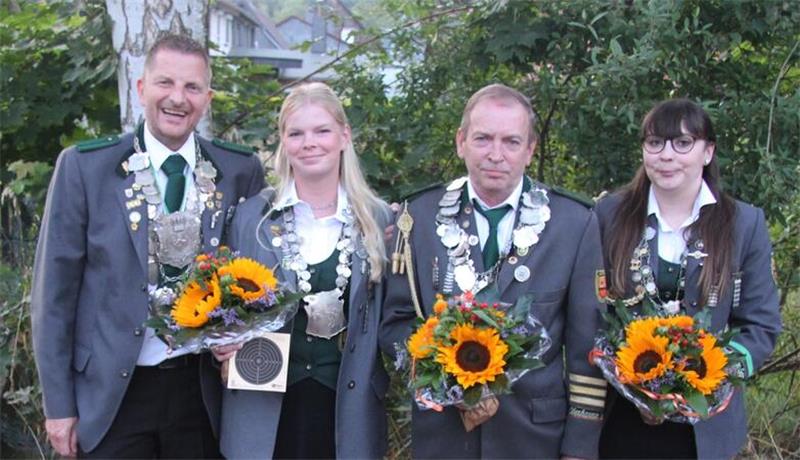 Die Könige des aktuellen Jahres (v.l.): Sven-Oliver Krack, Svenja Rautmann, Stefan und Alina Burchhardt.