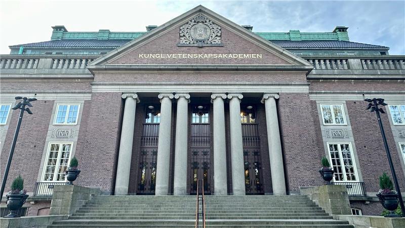 Die Königlich-Schwedische Akademie der Wissenschaften auf dem Gelände der Universität von Stockholm gibt traditionell die Nobelpreisträger in den Kategorien Physik und Chemie bekannt. 