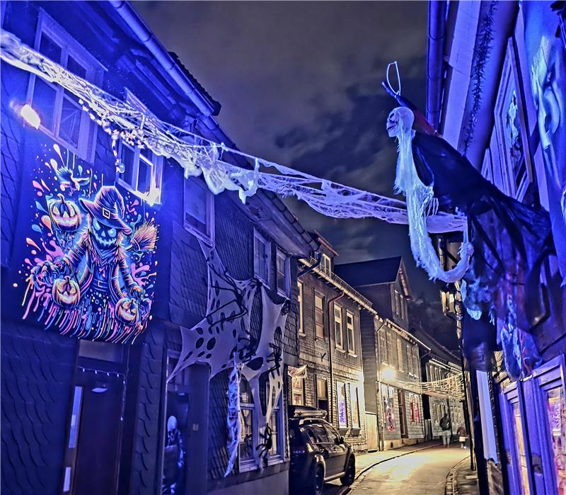 Grusel und Gemeinschaft: So hat Goslar Halloween gefeiert Die Kötherstraße verwandelt sich in einen Horror-Bezirk.