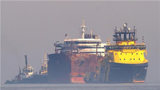 Die Kollision des Containerschiffs Solong mit dem Tanker Stena Immaculate vor der englischen Küste im März verursachte einen großen Brand. Die Britischen Inseln sind laut Allianz wegen des regen Schiffsverkehrs ein sehr unfallträchtiges Gewässer.