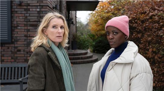 Die Kommissarinnen Charlotte Lindholm (Maria Furtwängler, l) und Anaïs Schmitz (Florence Kasumba).