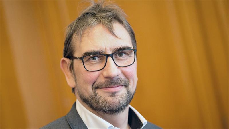 Die Kommunalpolitik sei die Basis des gesamten Staatshauses, sagt Frieslands Landrat Sven Ambrosy (SPD), der nun nach 23 Jahren sein Amt abgibt. (Archivbild)