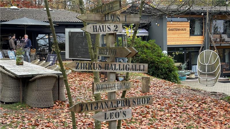 Braunlager Kommunalpoltik bringt Projekte auf den Weg Die Kommunalpolitiker stellen im Fachausschuss die Weichen dafür, dass schon bald auf dem Gelände von „The Hearts Hotel“ Wegweiser zu den geplanten Ferienhäuschen aufgestellt werden können.