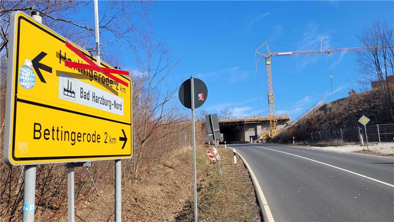 Die Kreisstraße 46 wird im Bereich der Autobahnbrücke für mehrere Tage voll gesperrt.