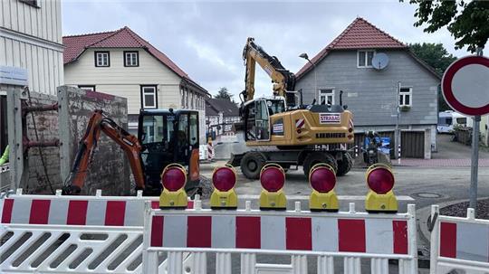 Die Kreuzung Schmiedestraße/Herzog-Julius-Straße/Lutherstraße ist aktuell ebenfalls gesperrt.