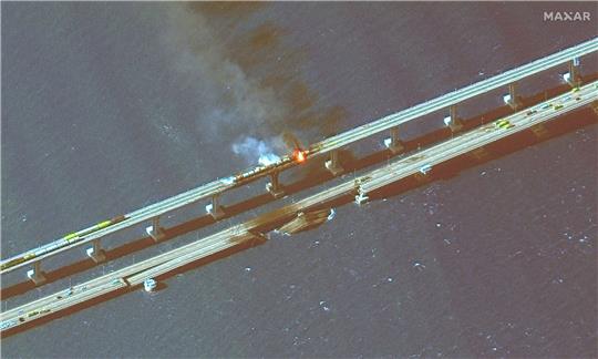 Die Krim-Brücke verbindet die Halbinsel mit Russland: Wer steckt hinter der Explosion?