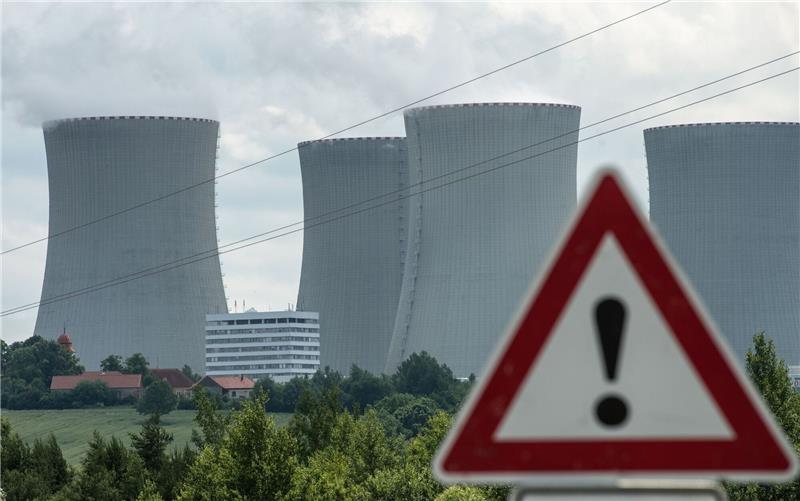 Tschechien beschleunigt Ausbau der Atomkraft Die Kühltürme des Atomkraftwerkes Temelin.