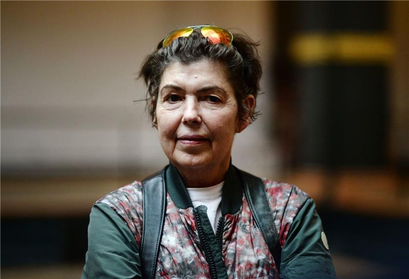 Rosen und Weltempfänger - Isa Genzken wird 75 Die Künstlerin Isa Genzken feiert am 27. November ihren 75. Geburtstag