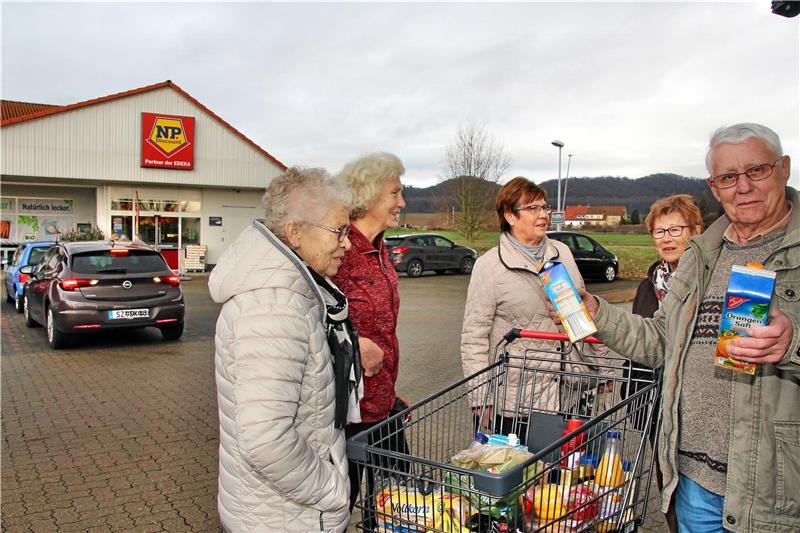 Der lang ersehnte NP-Markt am Posthof ist offen Die Kunden freuen sich, dass sie endlich wieder am Ort einkaufen können.  Foto: Leifeld