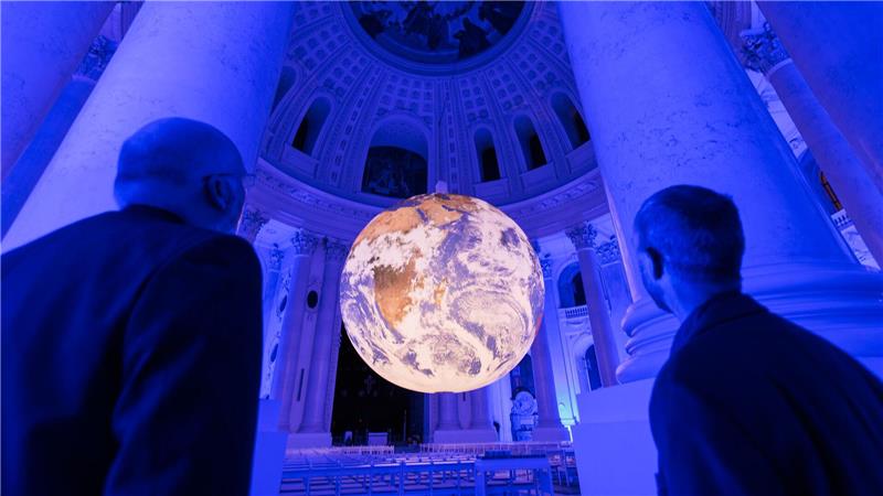 Die Kunstinstallation Gaia hängt im Dom von St. Blasien.