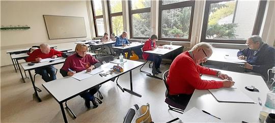 Die Kurzschrift-Meisterklasse bei den Norddeutschen Meisterschaften in Goslar: In den Berufsbildenden Schulen am Stadtgarten ist Konzentration gefragt. Foto: Kempfer
