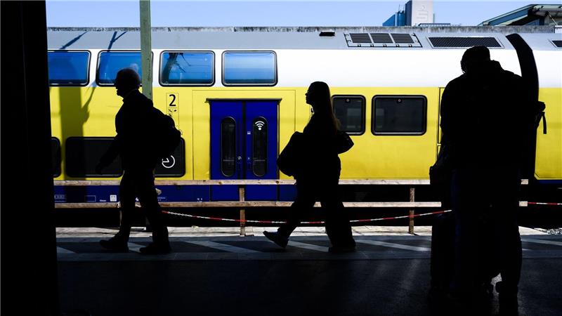 Deutschlandticket: Sonderkonferenz über Preiserhöhung Die Länder sehen den Bund beim D-Ticket in der Pflicht. (Archivbild)