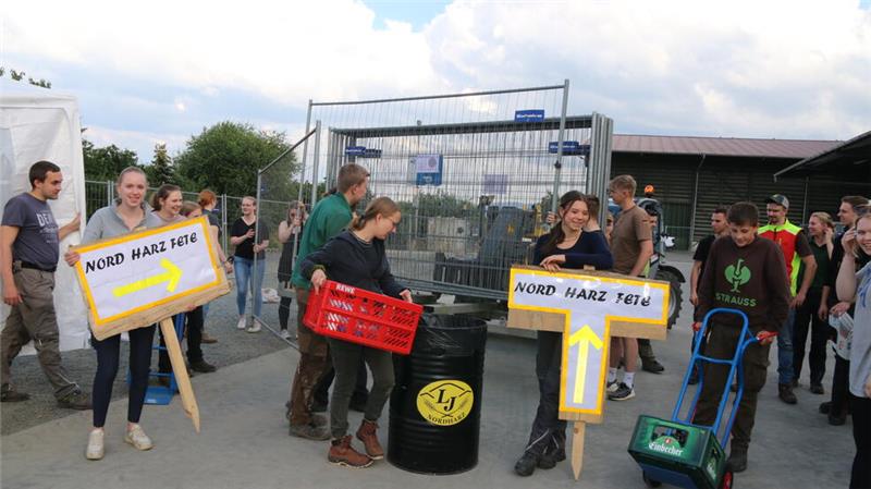 Gründungstreffen bei Federweißer und Zwiebelkuchen Die Landjugend Nordharz zeigt sich im nördlichen Harzvorland sehr aktiv. Doch jungen Frauen, die jener Altersstruktur entwachsen sind, bot sich bislang kaum eine Möglichkeit, in den Reihen der Landfrauen aktiv zu bleiben.