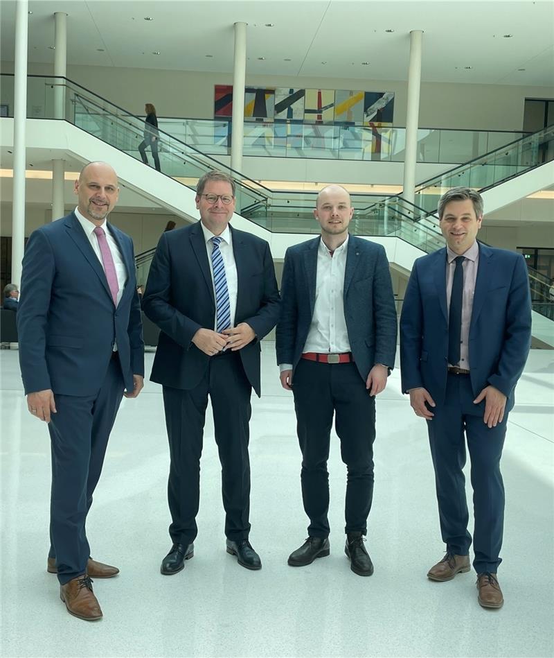 Heimische Abgeordnete: Das regionale Quartett im Parlament Die Landtagsabgeordneten aus der Region: (v. li.) Alexander Saade, Marcus Bosse, Christoph Willeke und René Kopka im Foyer des Landtags in Hannover. Foto: Kleine