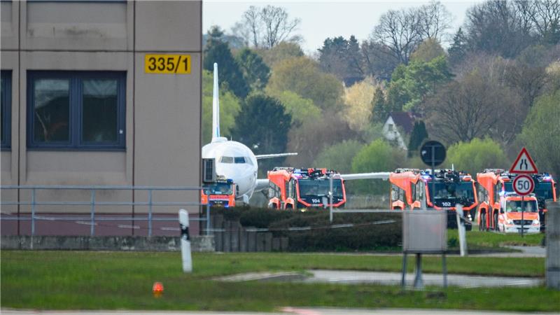 Die Landung sei sicher verlaufen, teilte eine Sprecherin des Hamburger Airports auf Anfrage mit. 